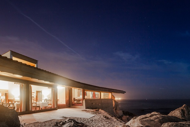 Siza Vieira restores the iconic Boa Nova tea house in Portugal