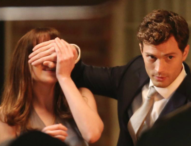 dakota-johnson-jamie-dornan-set-fifty-shades-grey