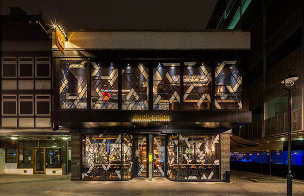 autoban-integrates-abstracted-geometric-patterns-at-dukerice-restaurant (12)