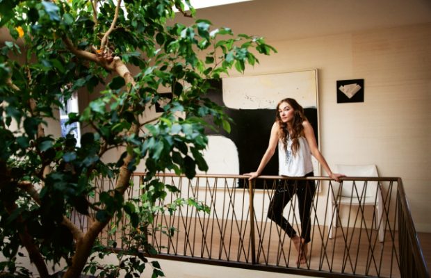 Kelly Wearstler recently opened her Maliby Beach house to Vogue and photographer Nick Hudson for their latest "At home with" imprint.