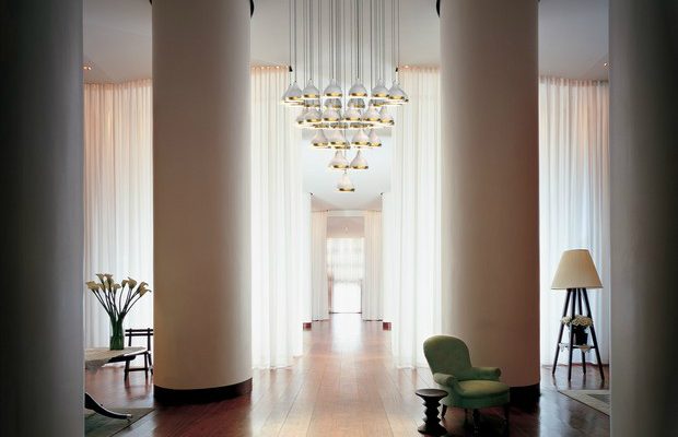 fall-decorating-ideas-luxurious-sparkling-ceiling-lamps (14)