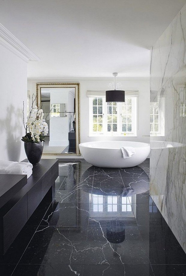 10 Gorgeous Bathrooms With Black Tile