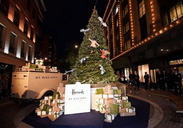 Teams Up With Burberry For 2016 Holiday 