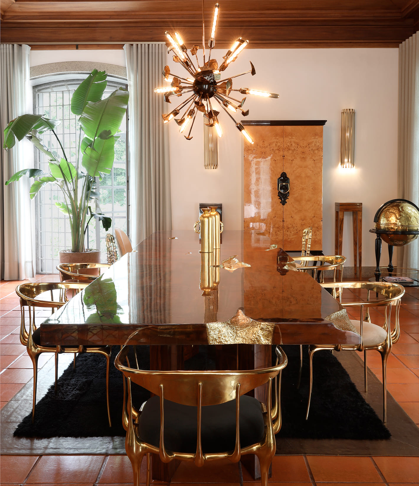 Modern Classic Dining Room - Empire Dining Table at Douro Villa in Oporto: Boca do Lobo